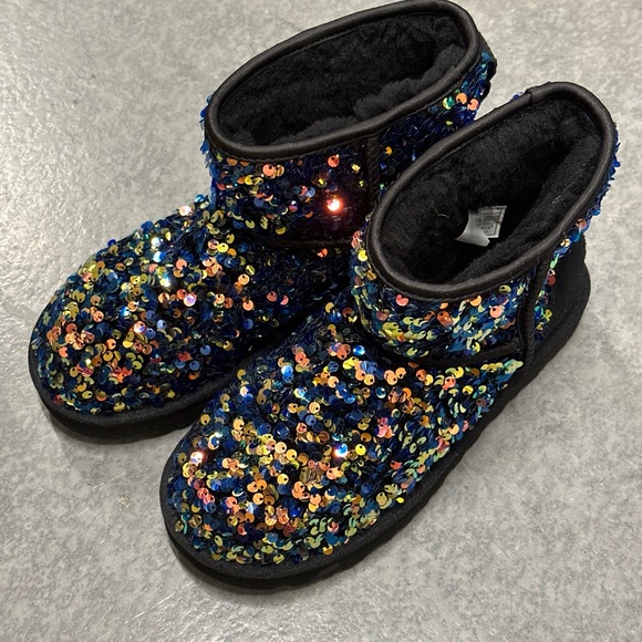 UGG Classic Mini Sequin In Medallion Blue size women’s 6 new without box - Picture 9 of 12